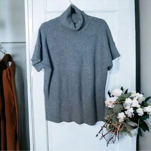Banana Republic Soft Charcoal‎ Gray Short Sleeve Sweater SKU062
